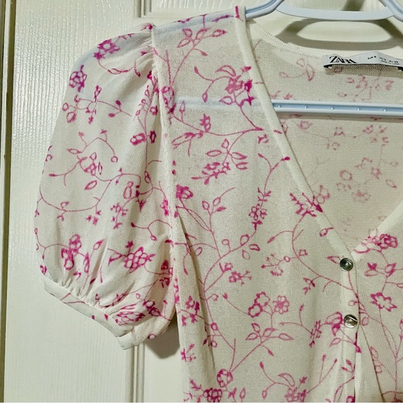 Zara White with Pink Floral Pattern Too with Two Front Buttons - Picture 4 of 8